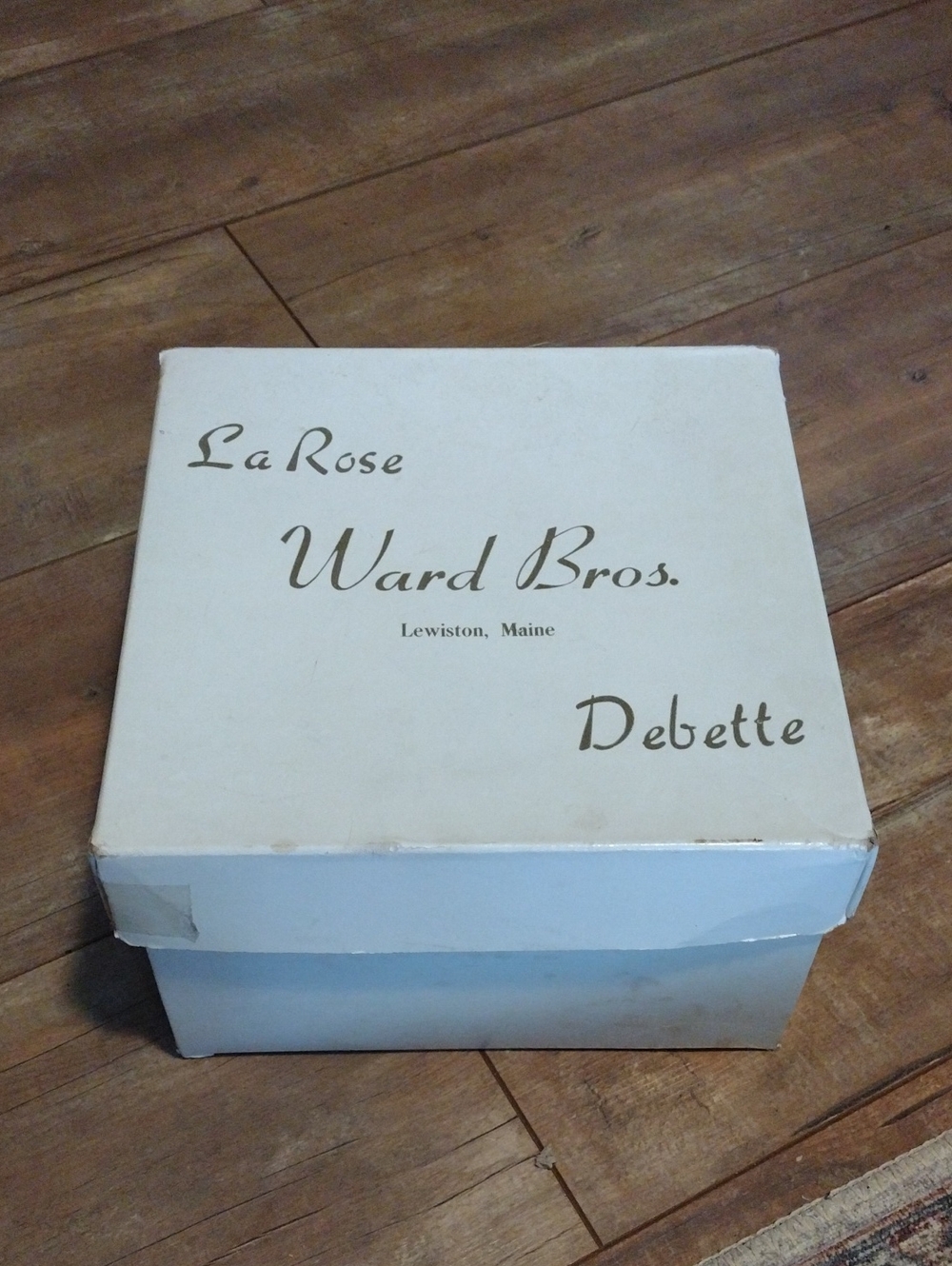 Ward Bros. LaRose Debette White  Hat Box